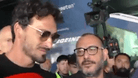 Fußballstar Hummels am Flughafen von Fans belagert