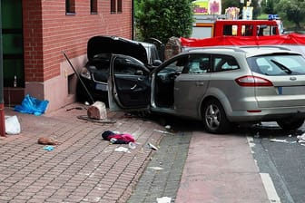 Die Unfallstelle in Großwallstadt: Noch ist unklar, ob der Fall als Unfall oder als Tat gezählt werden kann.