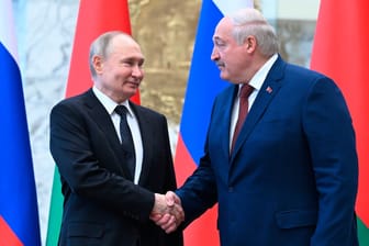 Russlands Präsident Putin trifft Belarus' Präsident Lukaschenko