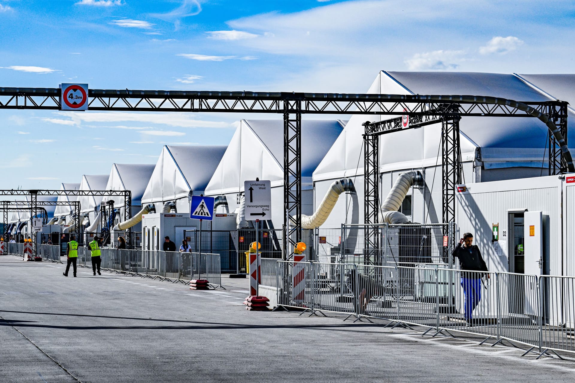 Flüchtlingszentrum Tegel (Archivbild): Am Mittwoch zündet ein Mann in der Notunterkunft in Tegel eine Gardine an.