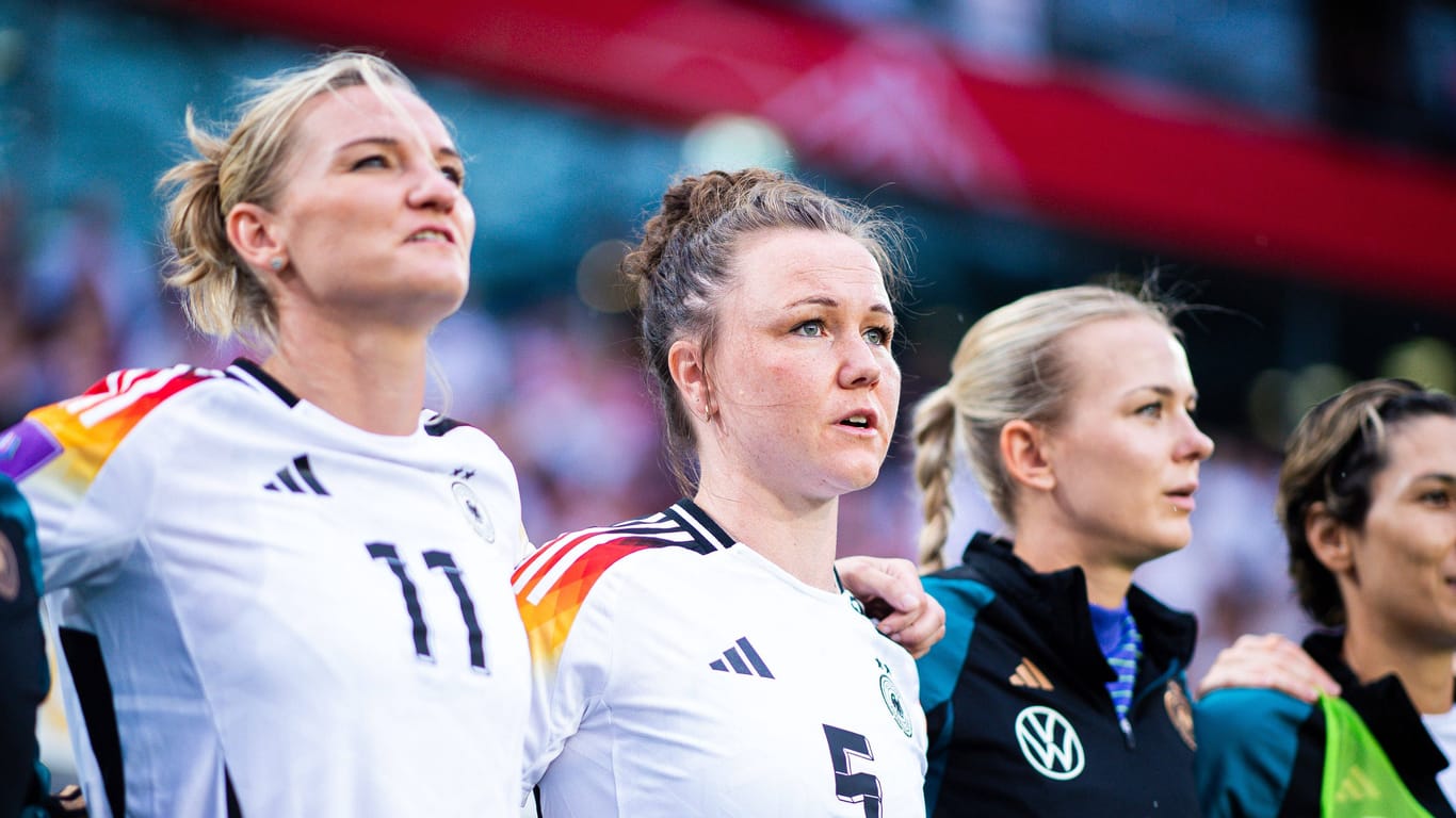 Alexandra Popp, Marina Hegering und Merle Frohms (v. l. n. r.): Zwei von ihnen haben ihre Karriere in der Nationalmannschaft beendet.