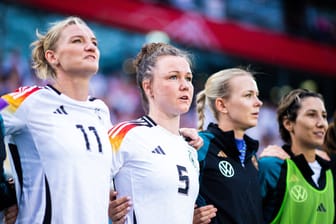 Alexandra Popp, Marina Hegering und Merle Frohms (v. l. n. r.): Zwei von ihnen haben ihre Karriere in der Nationalmannschaft beendet.