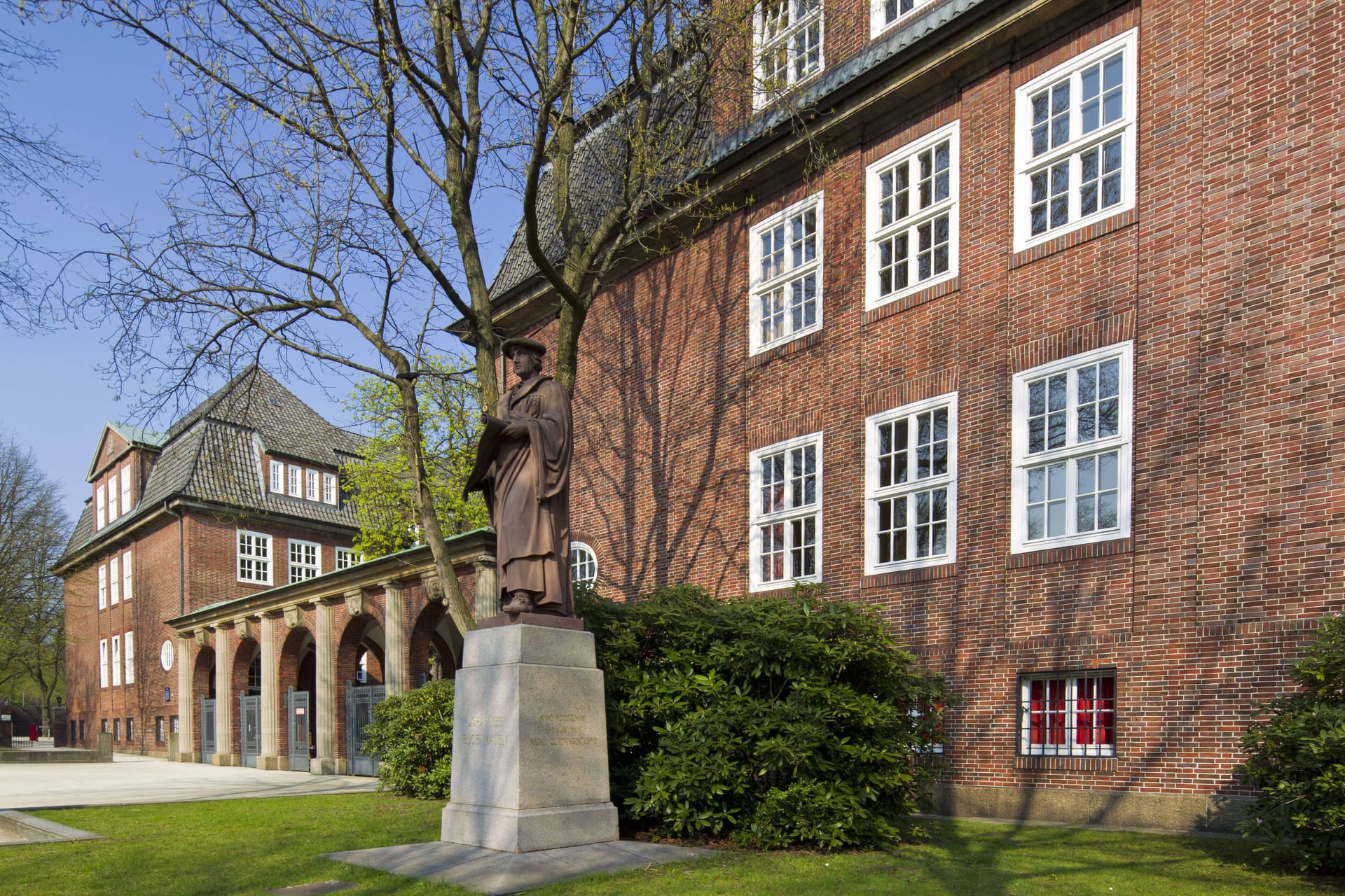 Das Gymnasium Johanneum in Hamburg: Die Schüler wurden aufgefordert, Zuhause zu bleiben und nicht in die Nähe der Schule zu kommen.