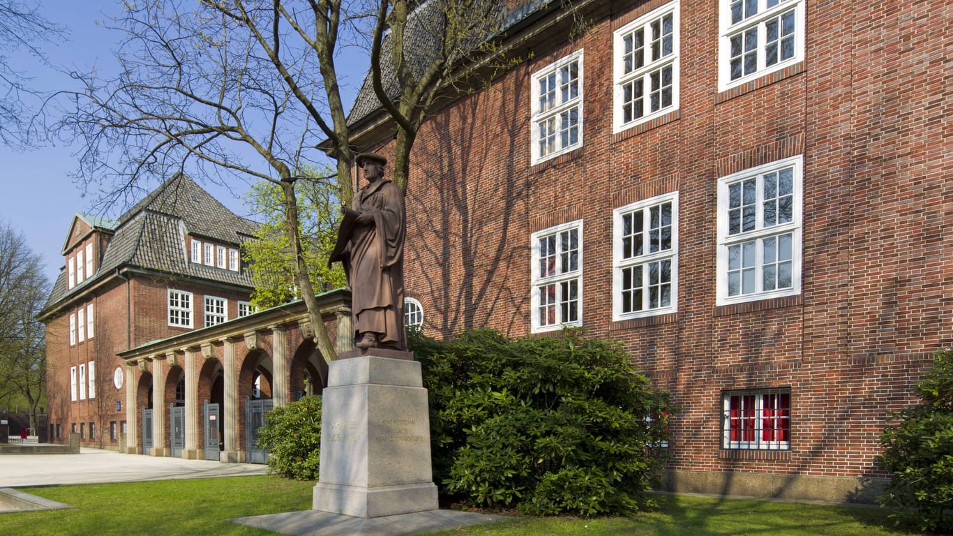 Das Gymnasium Johanneum in Hamburg: Die Schüler wurden aufgefordert, Zuhause zu bleiben und nicht in die Nähe der Schule zu kommen.