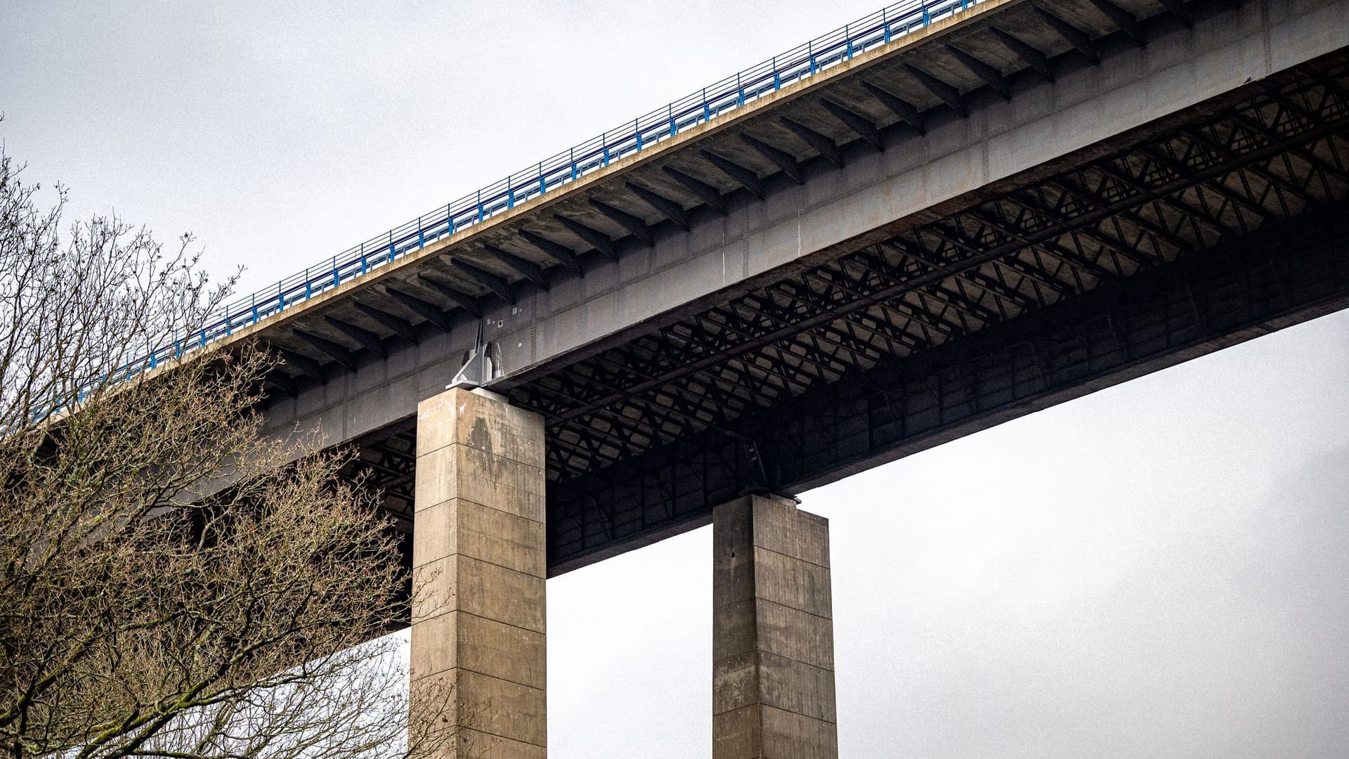 Autobahnbrücke (Symbolbild)