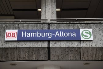 Der Bahnhof Altona in Hamburg (Symbolfoto): Hier kam es zu einem brutalen Angriff.