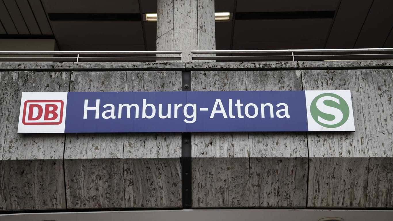 Der Bahnhof Altona in Hamburg (Symbolfoto): Hier kam es zu einem brutalen Angriff.