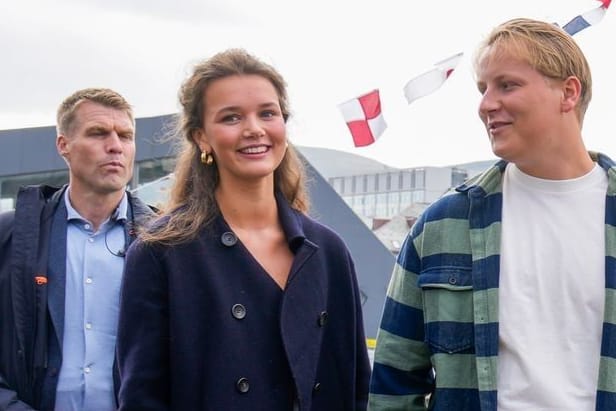 Amalie Giæver Macleod und Prinz Sverre Magnus: Das Paar zeigte sich erstmals zusammen in der Öffentlichkeit.