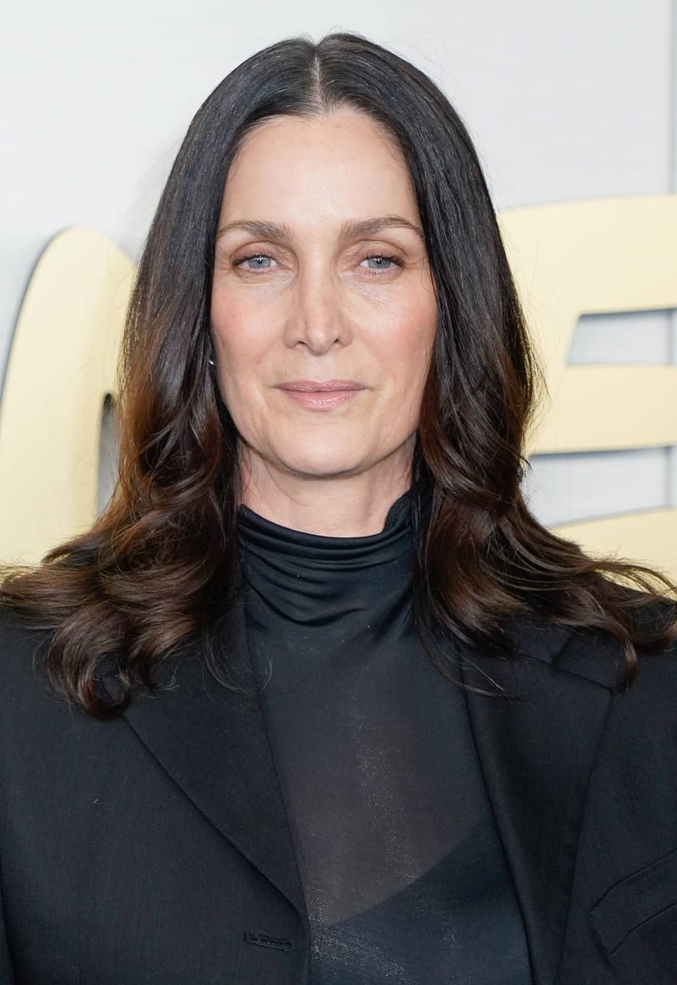 So sieht Carrie-Anne Moss heute aus.