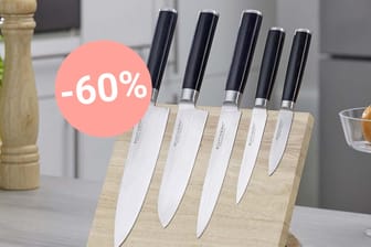 Der Discounter Aldi hat hochwertige Damastmesser von Echtwerk inklusive praktischem Magnet-Messerblock im Angebot.