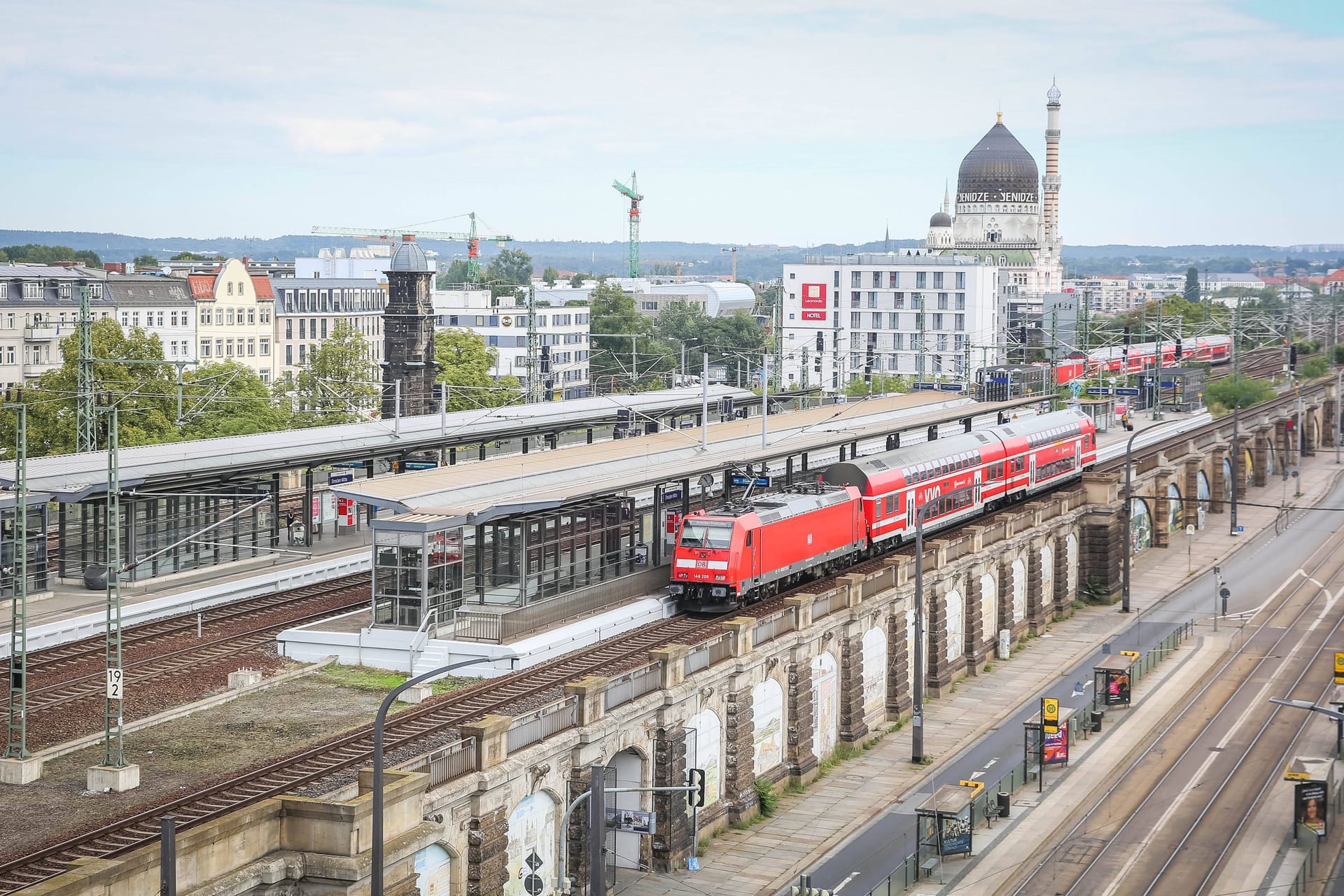 Der Bahnhof Dresden-Mitte (Archivbild): Hier ist ein Mitarbeiter der Deutschen Bahn angegriffen worden.