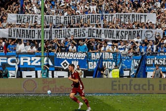 "Werte und Glaubwürdigkeit verkauft": Die HSV-Fans wehren sich gegen die Kiew-Spiele im Volksparkstadion.