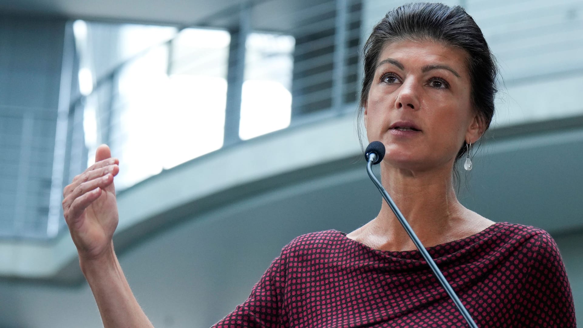 Sahra Wagenknecht bei einer Pressekonferenz (Archivbild): Das BSW will laut Parteigründerin nicht unter allen Umständen in die Landesregierungen.