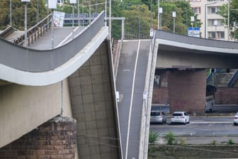 Weggeklappt, eingestürzt: die Carolabrücke in Dresden (Archivfoto).