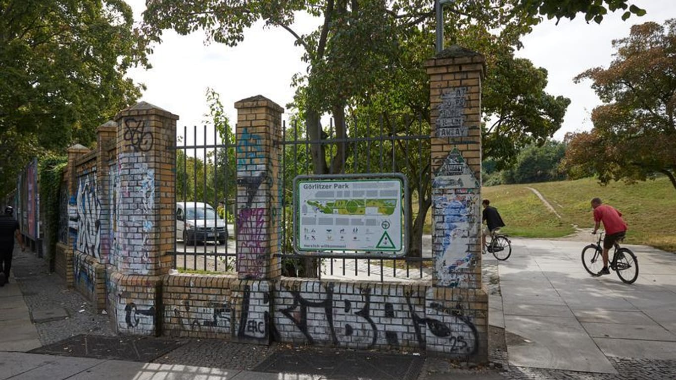 Der Görlitzer Park (Archivbild): Die Umweltschützer vom BUND sehen die Pläne für ein neues Beleuchtungskonzept und Eingriffe in die Vegetation des Görlitzer Parks skeptisch.