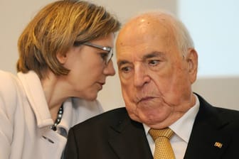 Helmut Kohl CDU mit seiner zweiten Ehefrau Maike Kohl-Richter bei einer Buchvorstellung im Jahr 2014.