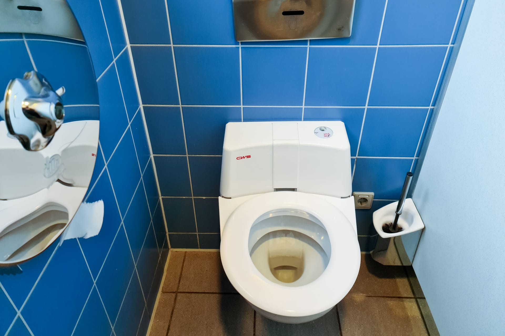 Photo of a toilet at a German freeway service area of the Sanifair brand