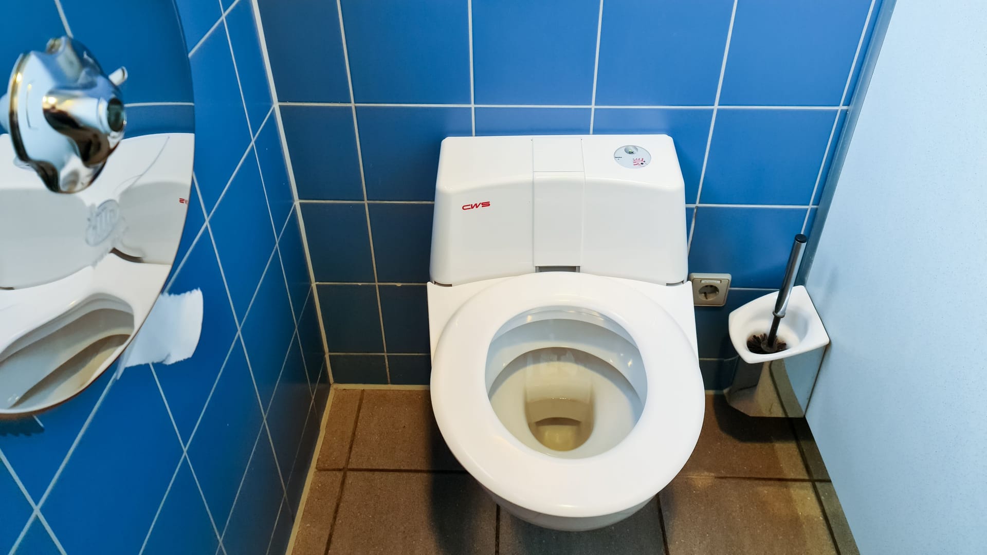 Photo of a toilet at a German freeway service area of the Sanifair brand