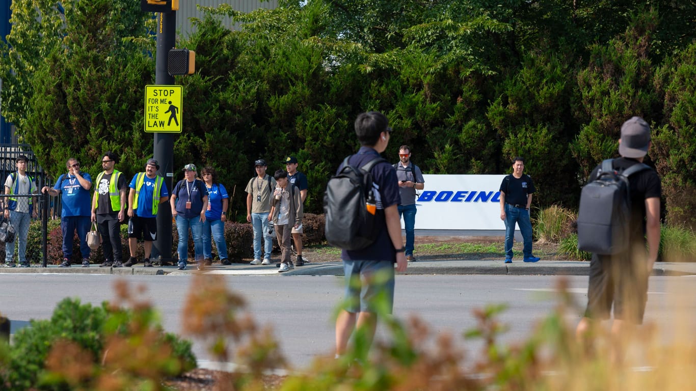 Boeing-Mitarbeiter im US-Bundesstaat Washington demonstrierten für bessere Arbeitsbedingungen (Archivbild).