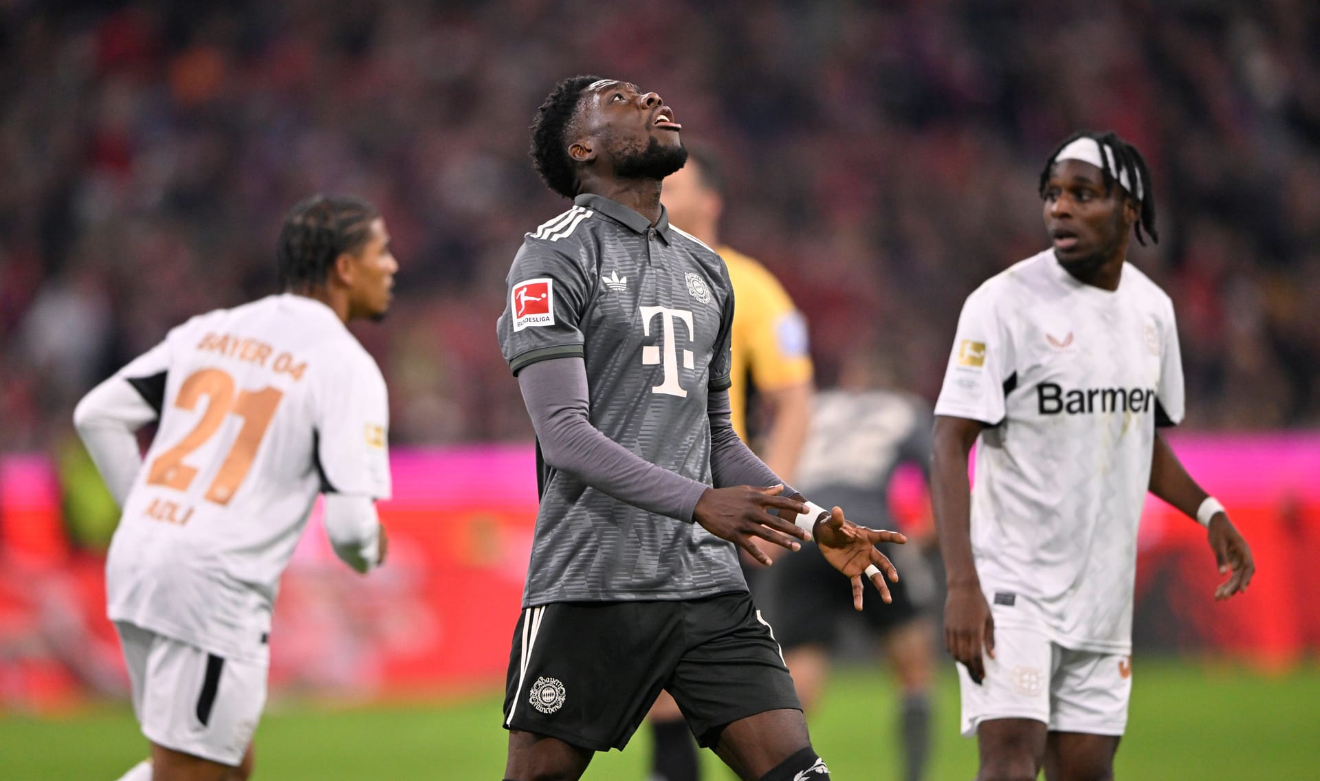 Alphonso Davies: Viel im Vorwärtsgang unterwegs, ihm fehlte aber die Effektivität. In der Defensive erlaubte er sich keine großen Fehler. Schoss knapp vorm Sechzehner erst weit drüber (60.), dann rechts vorbei (72.). Note 3