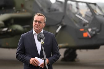 Pistorius besucht Kampfhubschrauberregiment 36