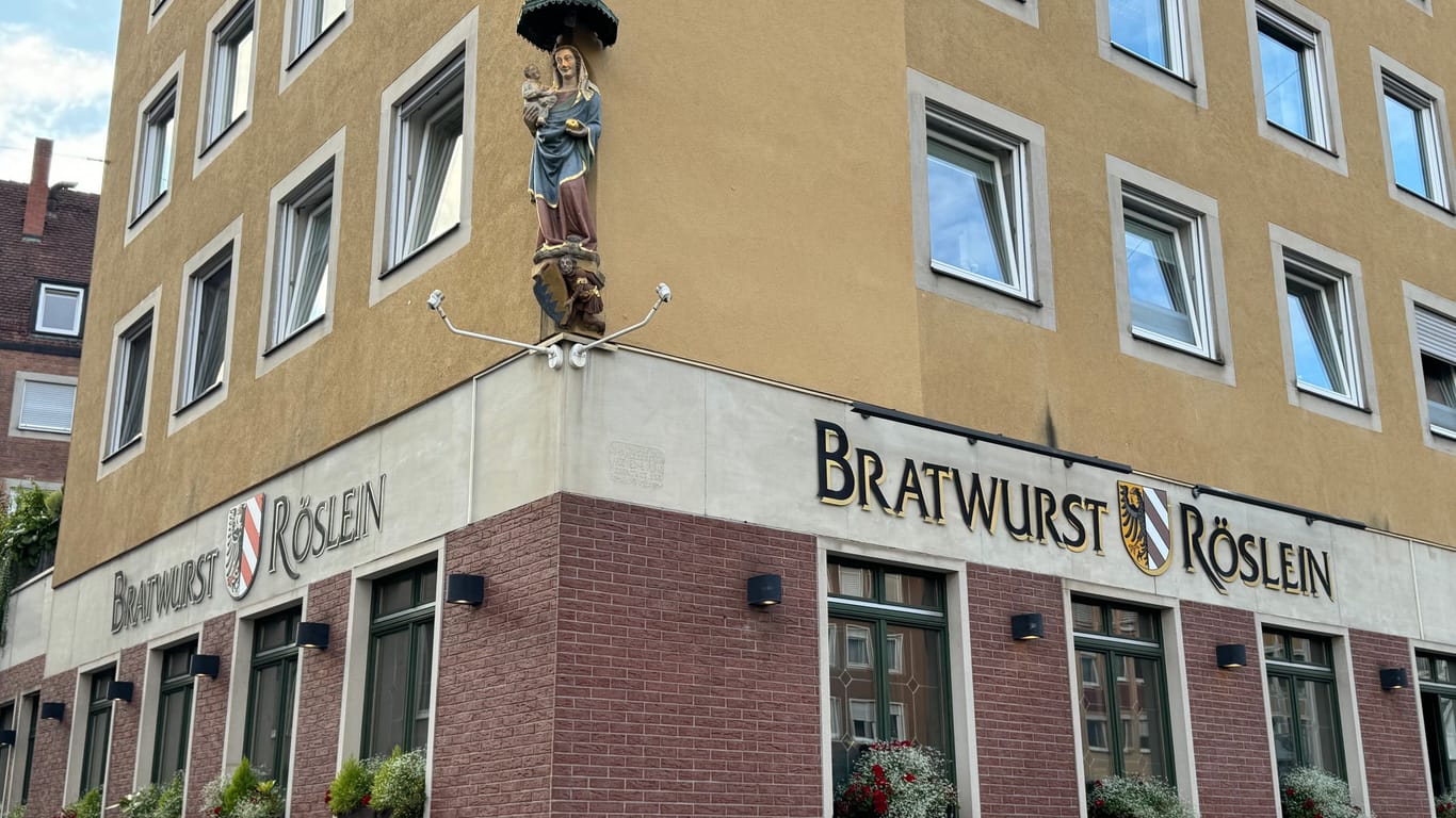 Das "Bratwurst Rößlein" in der Nürnberger Innenstadt: Neue Betreiber für das Traditionslokal scheinen gefunden.