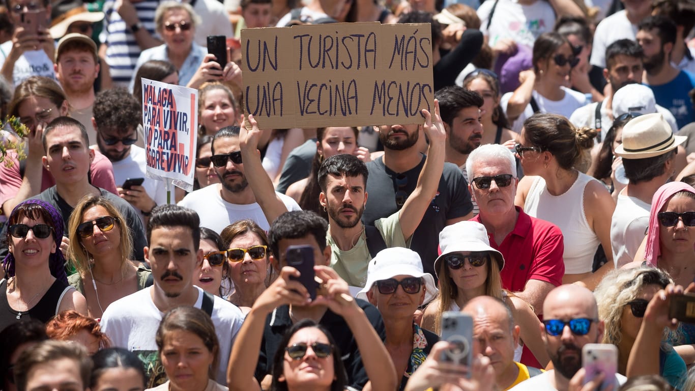 Proteste gegen den Massentourismus in Malaga, Spanien: "Ein Tourist mehr, ein Einwohner weniger".