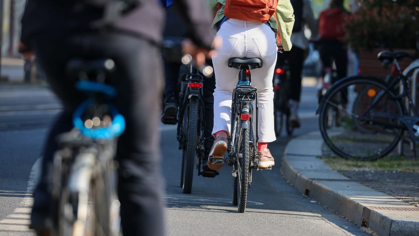 Fahrradfahrer auf Radweg