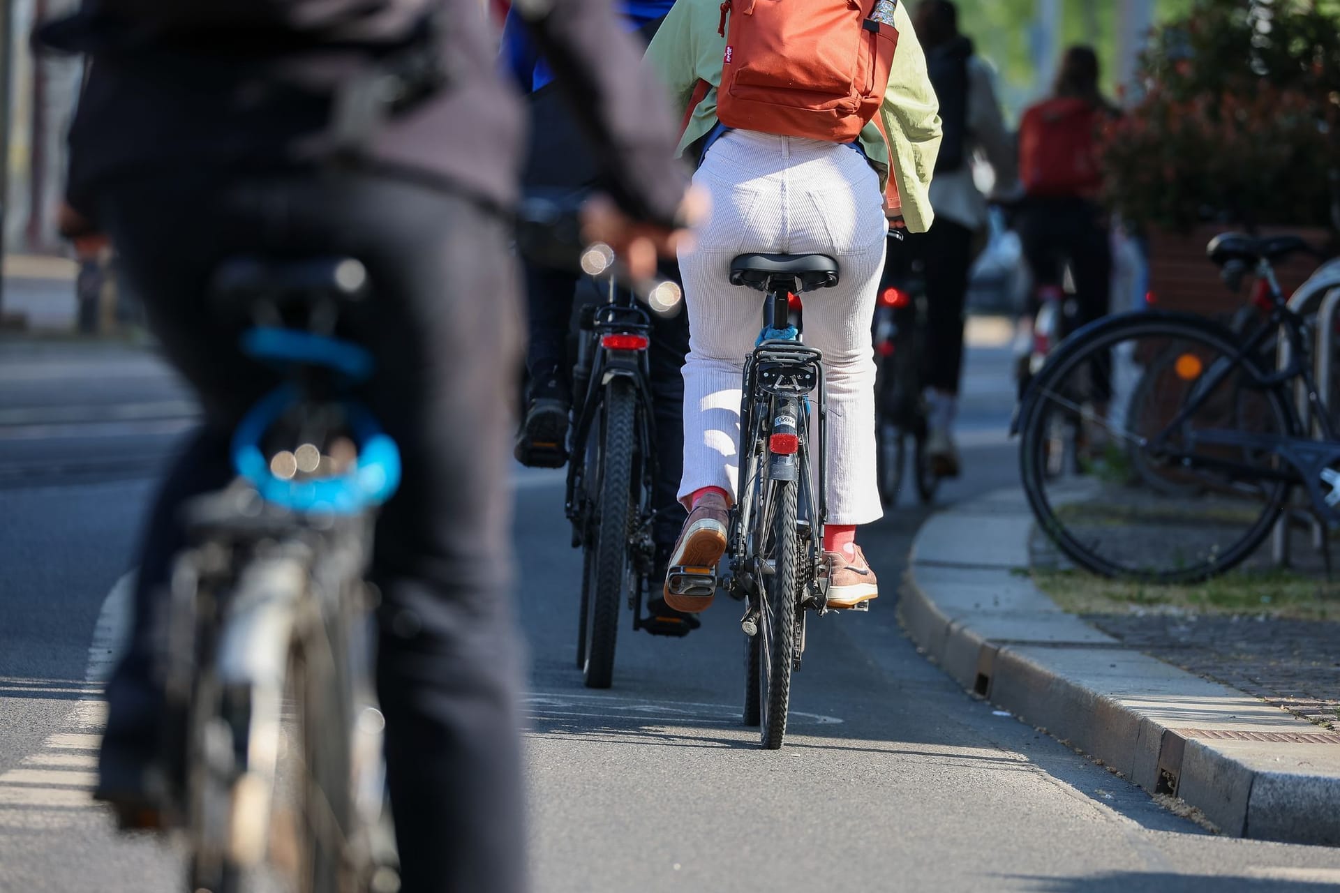 Fahrradfahrer auf Radweg