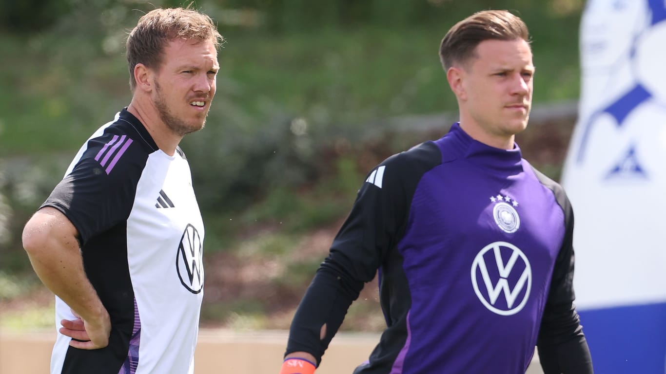 Julian Nagelsmann (l.) neben Marc-André ter Stegen: Der deutsche Torhüter ist nach jahrelanger Wartezeit die Nummer eins.