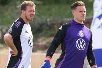 Julian Nagelsmann (l.) neben Marc-André ter Stegen: Der deutsche Torhüter ist nach jahrelanger Wartezeit die Nummer eins.