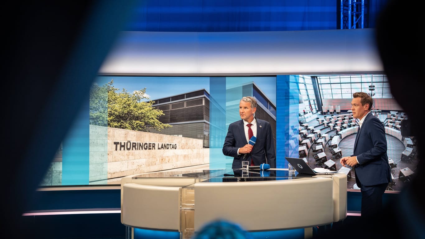 Björn Höcke, Spitzenkandidat der AfD, um kurz nach 18 Uhr im Thüringer Landtag TV-Interview für ARD.