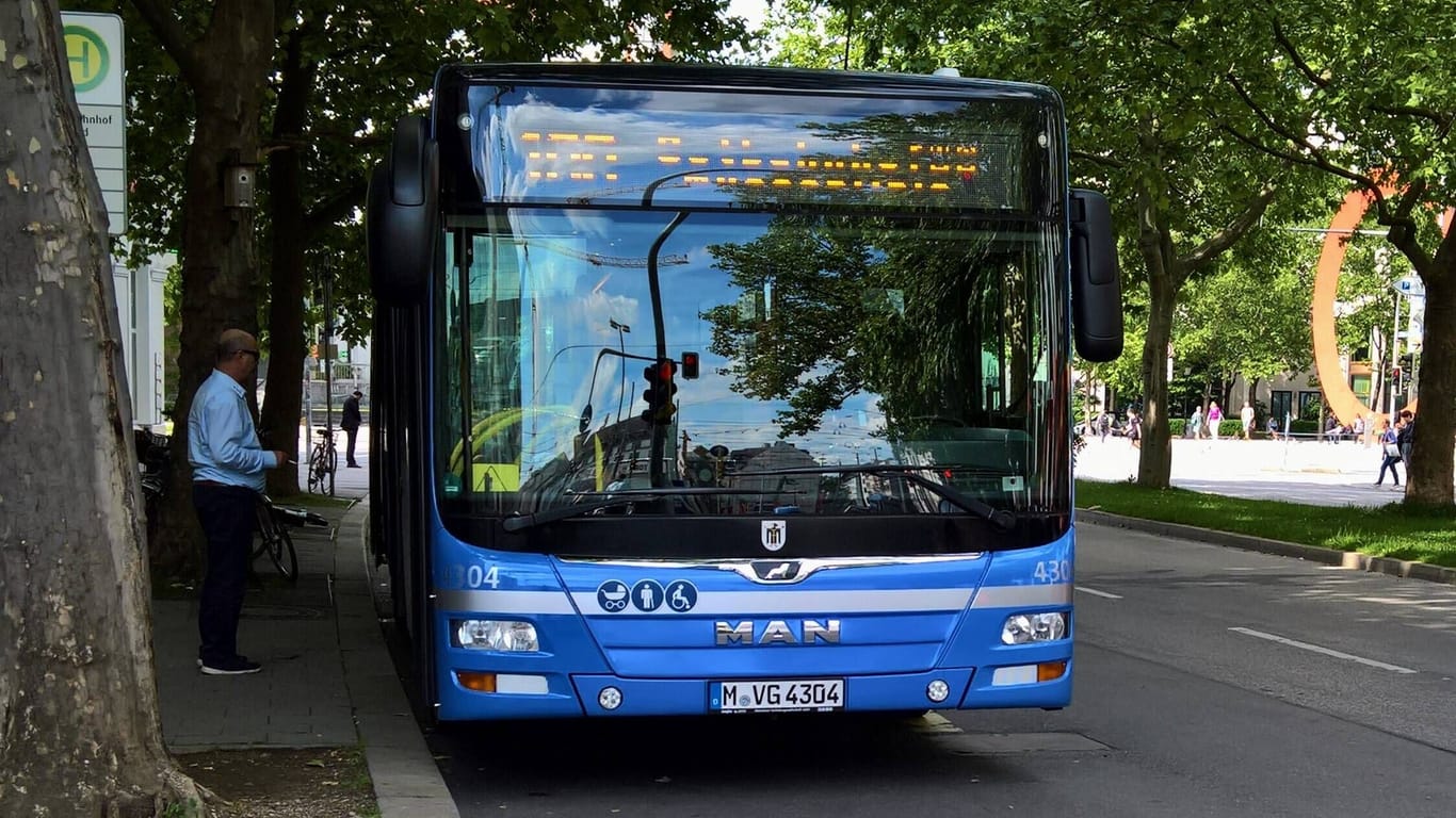 Ein Bus der Münchner Verkehrsgesellschaft (Archivbild): Verletzt wurde bei dem Vorfall niemand.