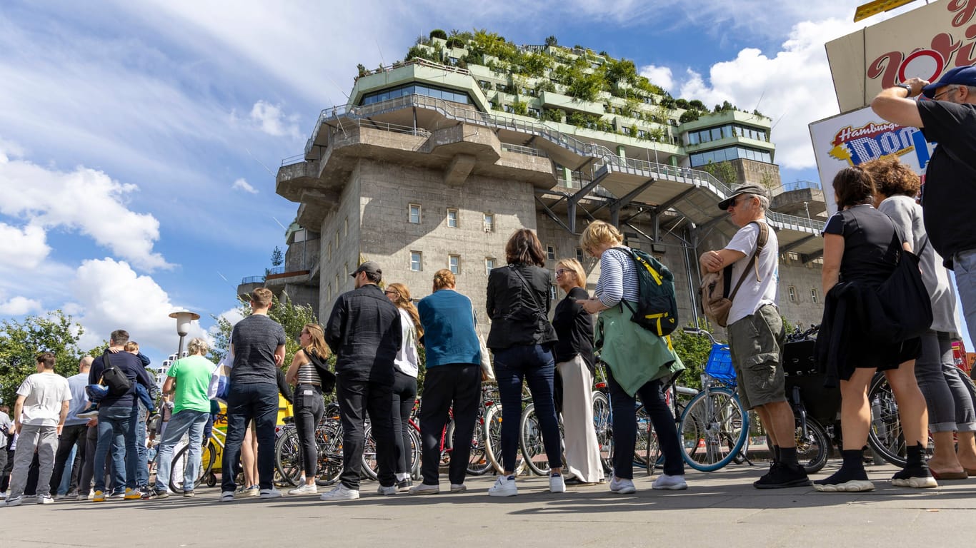 Eröffnung des Grünen Bunker in St. Pauli (Archivfoto): Auf den Dachgarten dürfen immer nur maximal 900 Personen sein.