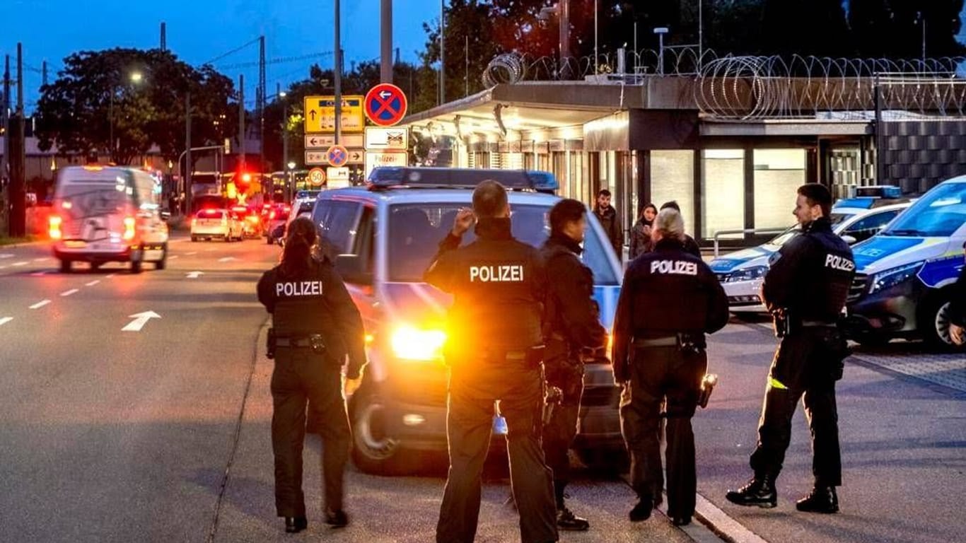 Die Polizei hat wieder verstärkte Grenzkontrollen eingeführt (Symbolbild).