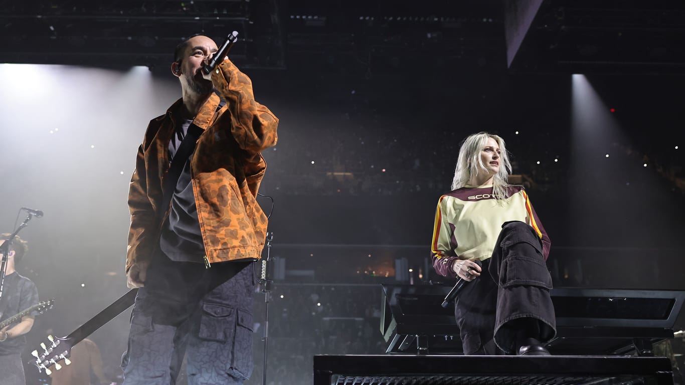 Mike Shinoda und Emily Armstrong performen zusammen mit Linkin Park im Barclays Center