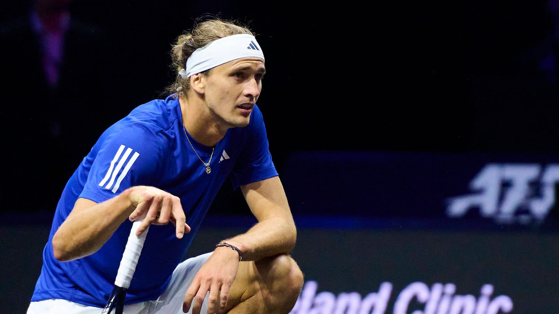 Innehalten: Alexander Zverev im Match gegen Taylor Fritz am Samstagabend in Berlin.