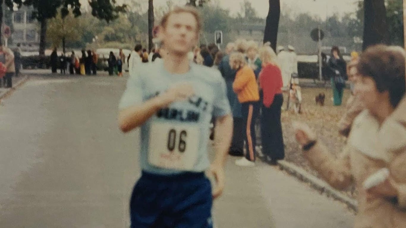 Martin Teague überquerte die Ziellinie beim ersten Berlin-Marathon als 61.