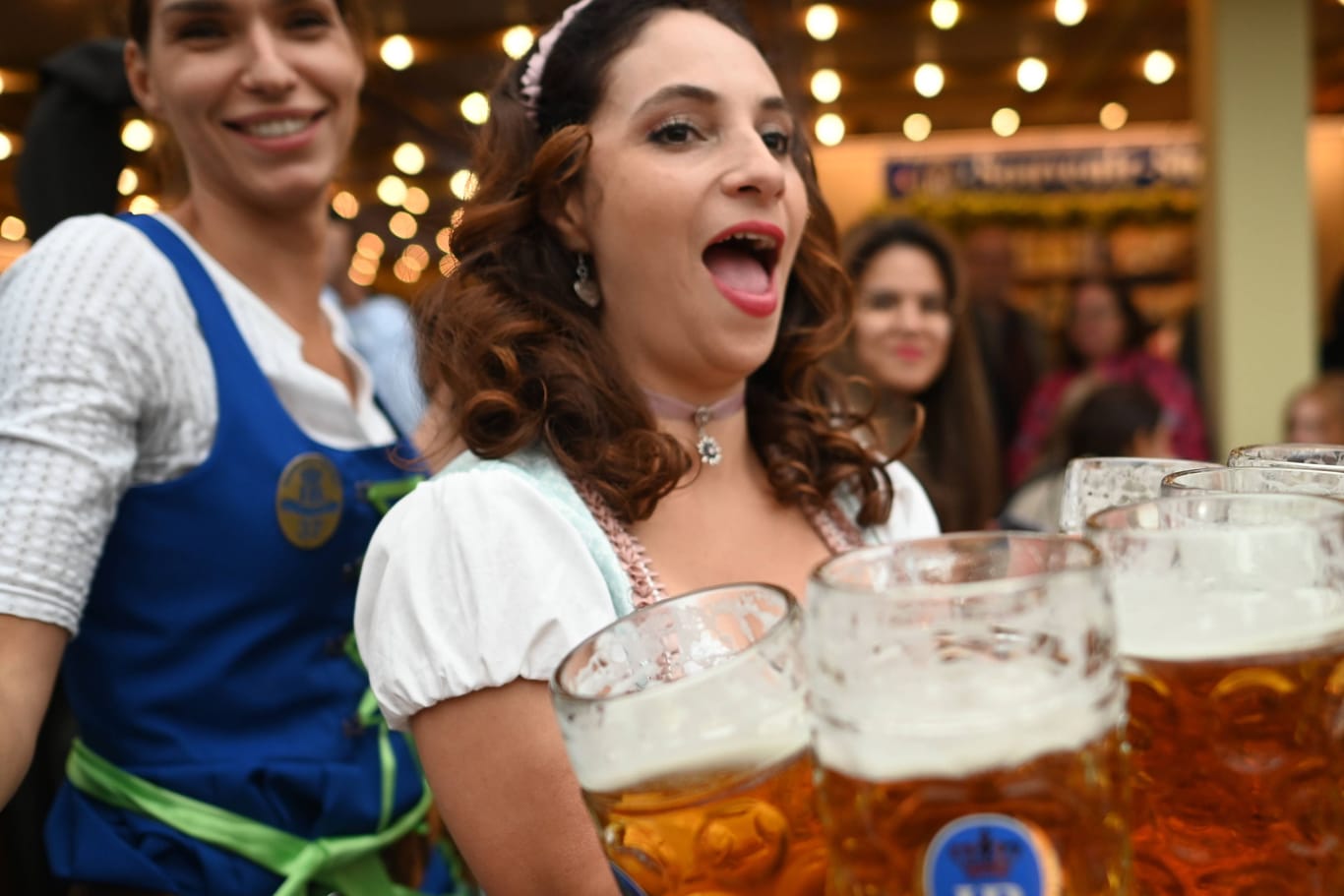 Kellnerin auf dem Oktoberfest (Archivfoto): Millionen Besucher kommen jedes Jahr – und lassen einiges an Geld da.