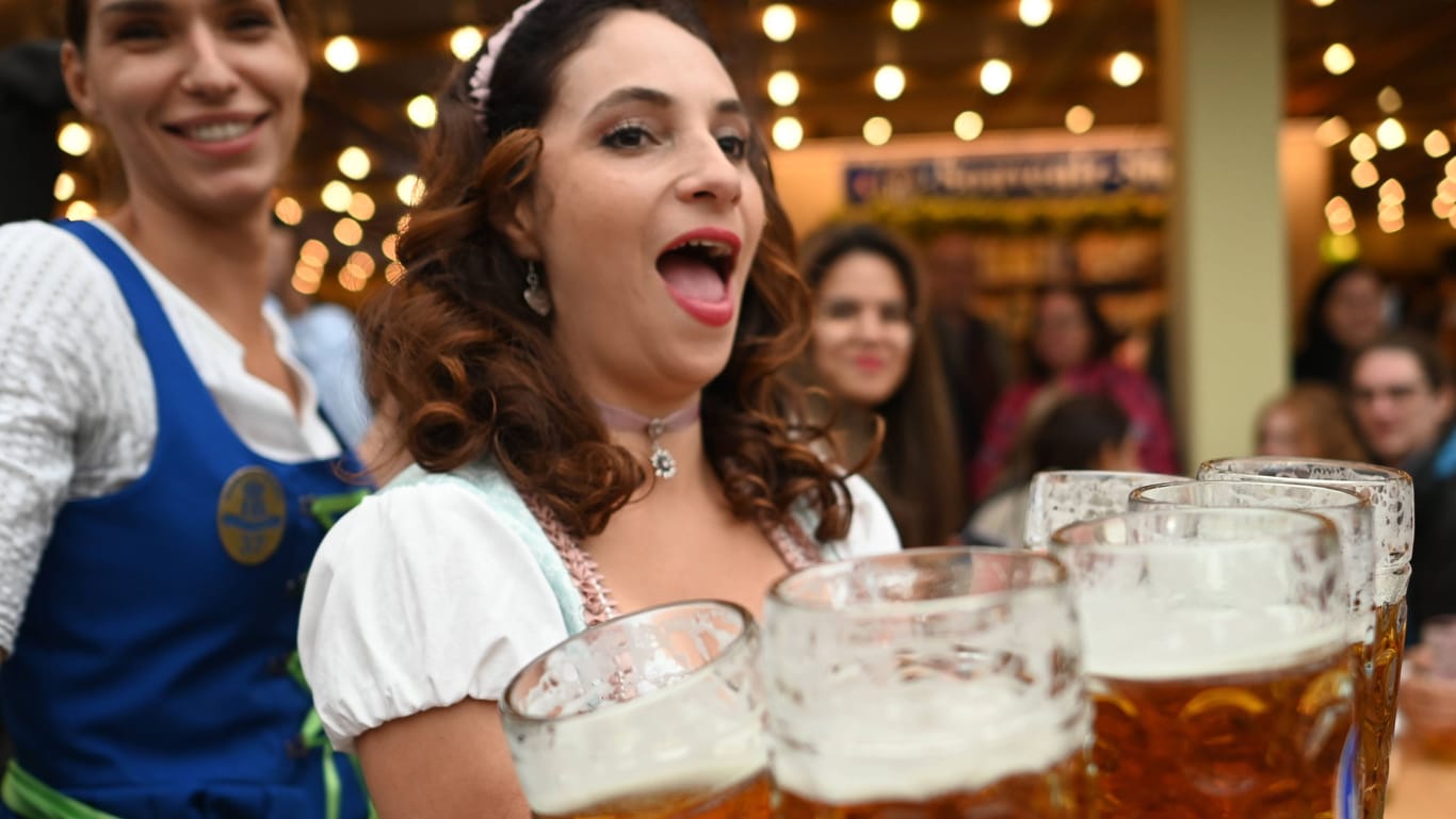 Kellnerin auf dem Oktoberfest (Archivfoto): Millionen Besucher kommen jedes Jahr – und lassen einiges an Geld da.