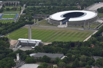 Das Olympiastadion in Berlin (Archivbild): In unmittelbarer Nähe könnte ein neues Stadion entstehen.