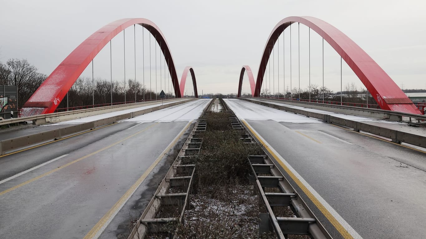 Autobahn GmbH zu Brücken