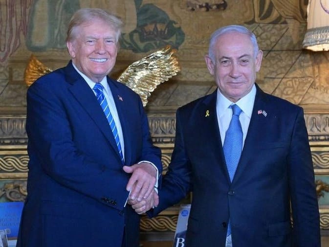 Donald Trump mit Benjamin Netanjahu: Der israelische Premierminister besuchte den Ex-Präsidenten zuletzt in Florida.