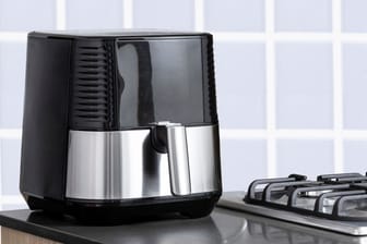 Hausmittel: Dieser Trick reinigt Ihren Airfryer wirklich effektiv!