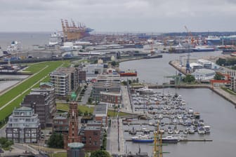 Blick auf den Hafen in Bremerhaven: Ein Grundstück wird für die Eignung geprüft.