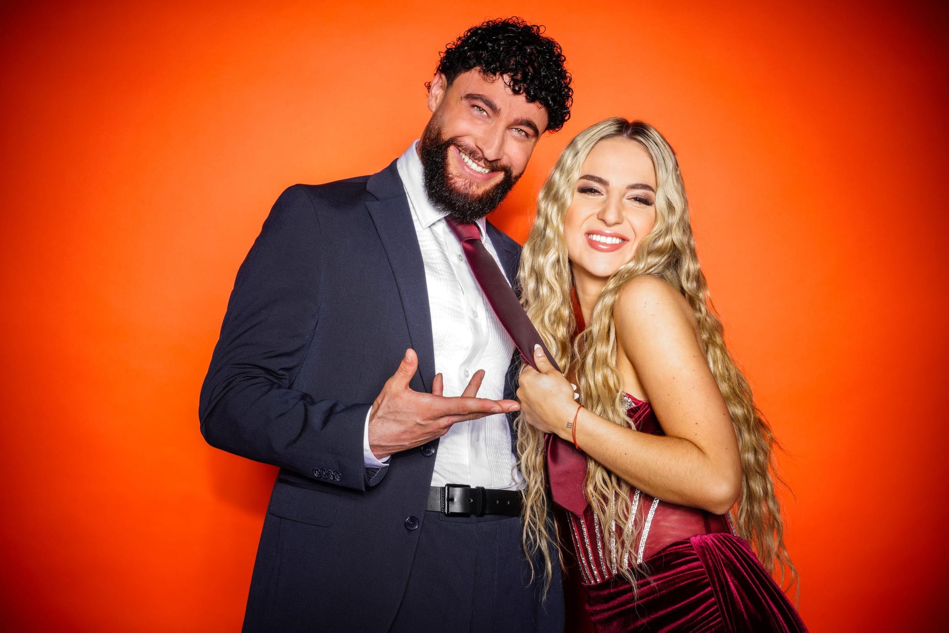 Umut Tekin und Emma Fernlund: Sie nehmen am "Sommerhaus der Stars" teil.