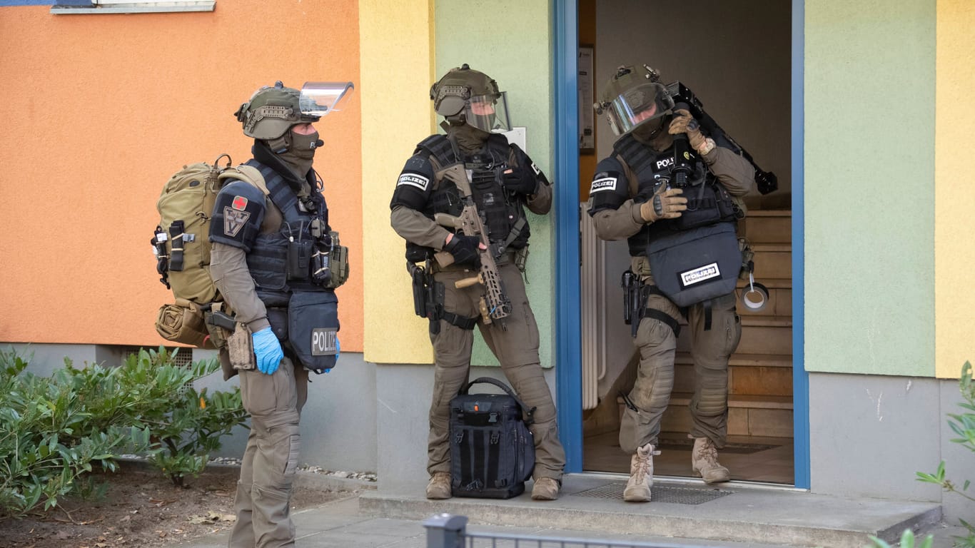 Beamte des SEK (Archivbild): In Prenzlauer Berg hat ein Spezialeinsatzkommando eine Wohnung gestürmt.