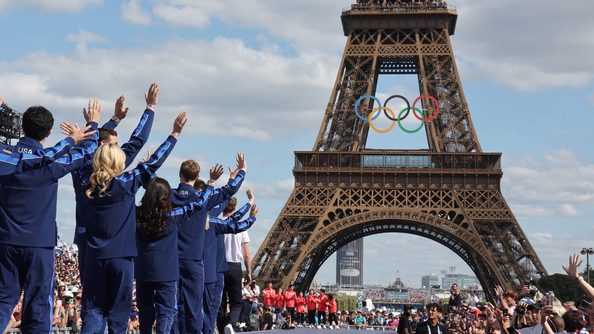 Die olympischen Ringe am Eiffelturm: Sie werden das Wahrzeichen der Stadt auch über die Spiele hinaus schmücken.