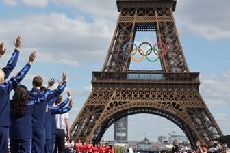 Die olympischen Ringe am Eiffelturm: Sie werden das Wahrzeichen der Stadt auch über die Spiele hinaus schmücken.