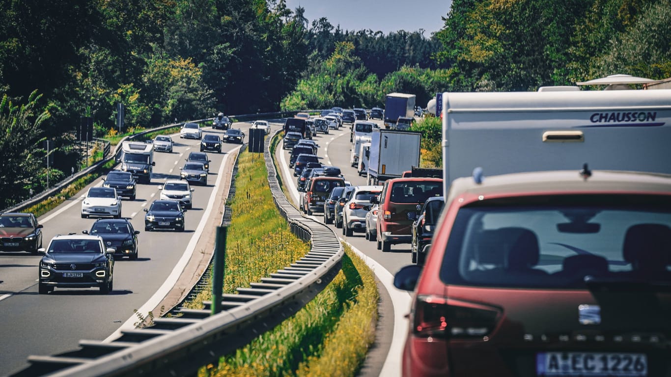 Auch am kommenden Woche ist auf vielen Autobahnen Geduld gefragt: Die Rückreisewelle sorgt für Staus.